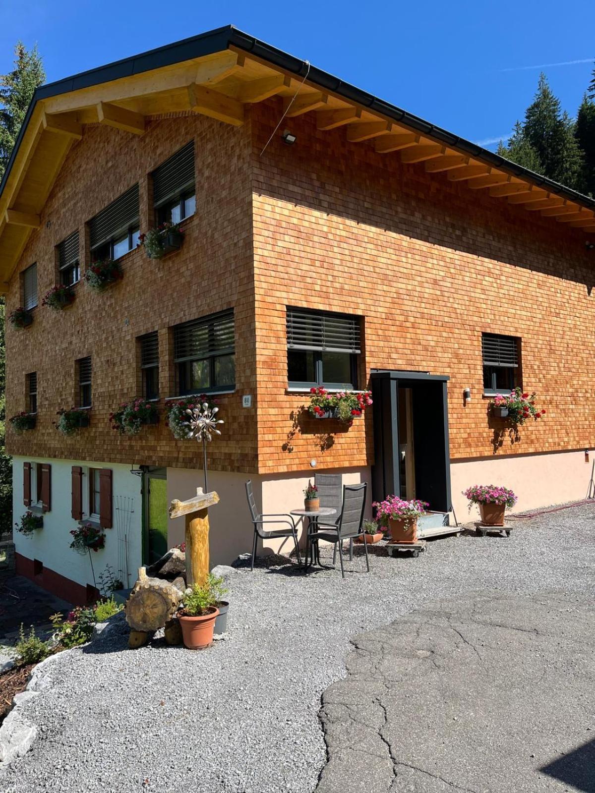 Homestay Haus Waldegg 84 *